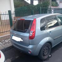 Ford Fiesta TDC    X RICAMBI 