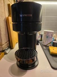 Macchina Caffè Nespresso Vertuo Next Black