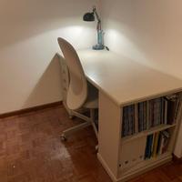 Scrivania e sedia ufficio