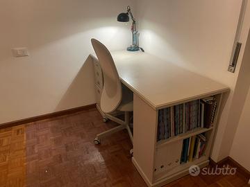 Scrivania e sedia ufficio