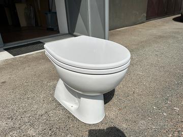 Vaso WC a terra completo di asse copriwater