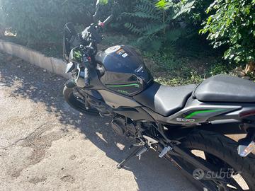 Kawasaki Z500 2024 - incluso passaggio e tagliando