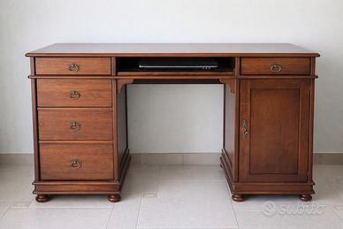 Scrivania in legno massello stile classico
