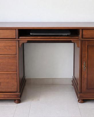 Scrivania in legno massello stile classico