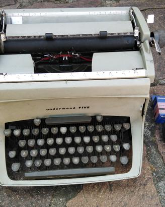 Macchina da scrivere Underwood Five