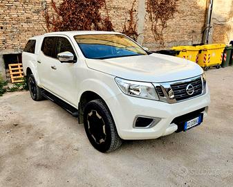 NISSAN NAVARA 2.3 DOUBLE CAB 190CV CON HARDTOP