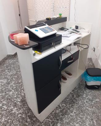 Due lettini e Laser per estetista