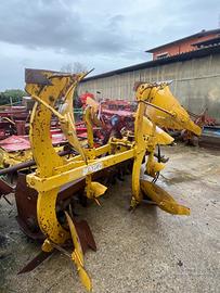 Aratro moro bivomere voltorecchio idraulico