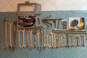 set chiavi accessorie per moto e auto