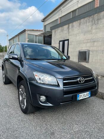 Toyota Rav 4 Luxury 4x4
