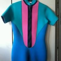 muta surf donna shorty 3mm.  e guanti in neoprene