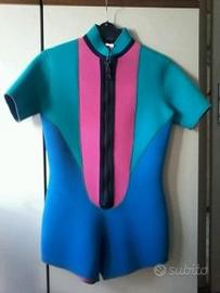muta surf donna shorty 3mm.  e guanti in neoprene