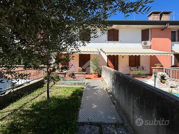 VILLA A SCHIERA A ISOLA DELLA SCALA