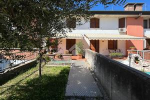 VILLA A SCHIERA A ISOLA DELLA SCALA