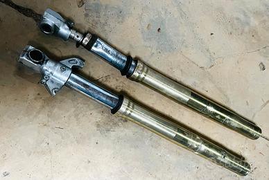 R1 Yamaha 1999 forcelle rotte per ricambi