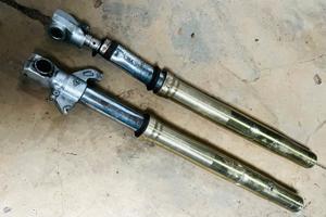 R1 Yamaha 1999 forcelle rotte per ricambi