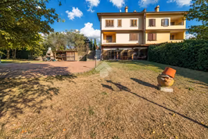 PORZIONE DI BIFAMILIARE A VITERBO