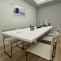 Tavolo bianco prodotto da arper spa modello cross