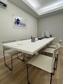 Tavolo bianco prodotto da arper spa modello cross