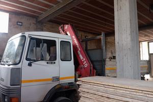 Iveco 115-17 , ribaltabile,gru Ferrari 710 4 sfili