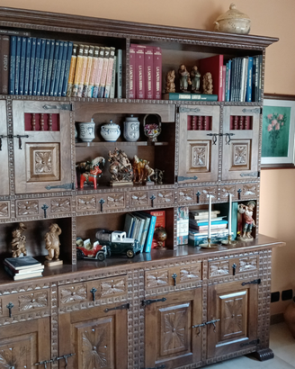 Libreria vetrine mobiletto panca arte spagnola
