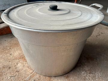 Pentolone con coperchio in alluminio