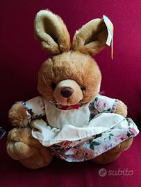 Peluche coniglietta e orsetto.