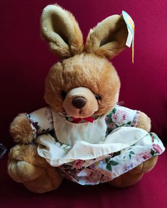Peluche coniglietta e orsetto.