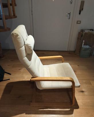 Poltrona IKEA Poäng schienale alto con poggiatesta