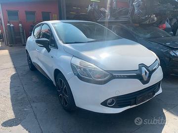 Per ricambi Renault Clio 2016 benzina 54 kW