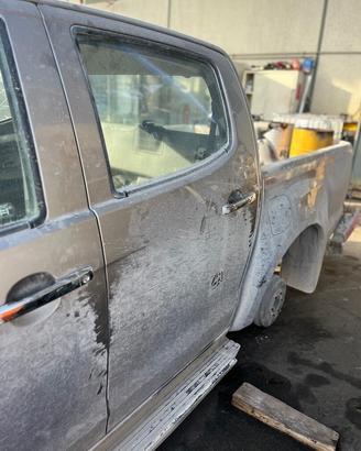 PORTA POST SX ISUZU D-MAX