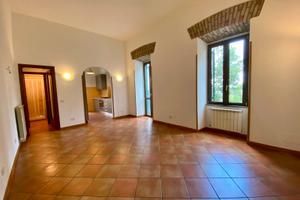 Appartamento ampia metratura con terrazzo