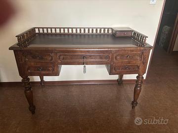 Scrivania dell'800