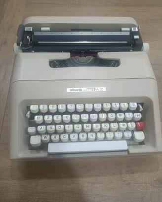 Macchina da scrivere Olivetti Lettera 35