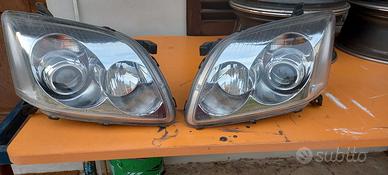 Fari anteriori Toyota Avensis t25