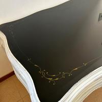 Tavolo con piano in vetro nero