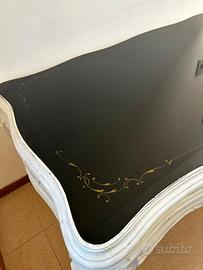 Tavolo con piano in vetro nero