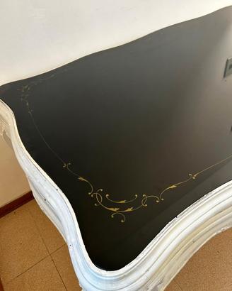 Tavolo con piano in vetro nero