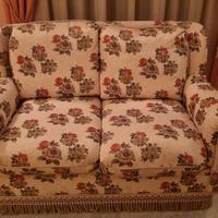 Divanetto vintage 2 posti con fantasia floreale