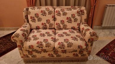 Divanetto vintage 2 posti con fantasia floreale