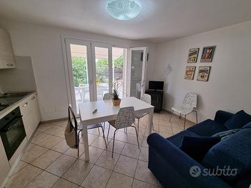 Vada: bilocale nuovo con giardino