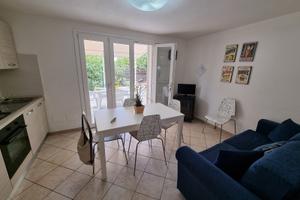 Vada: bilocale nuovo con giardino