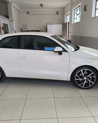 AUDI A1 1.6 TDI 105 CV Ambition