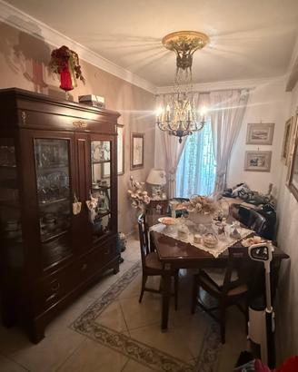 un’ armadio, cassettiera,  comodino, vetrina tavol