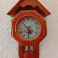 Orologio da parete in legno con pendolo