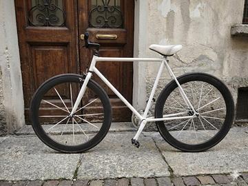 Bicicletta single speed - cerchi in carbonio 