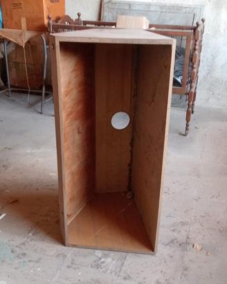Robusta cappa in legno vintage