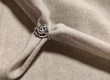 Anello Pandora in argento a forma di rosa