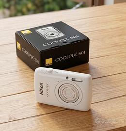 Nikon Coolpix S01 mini fotocamera digitale bianca