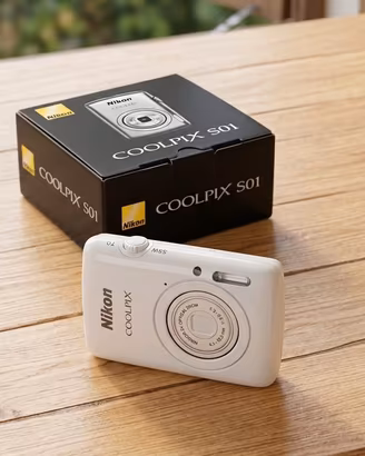 Nikon Coolpix S01 mini fotocamera digitale bianca
